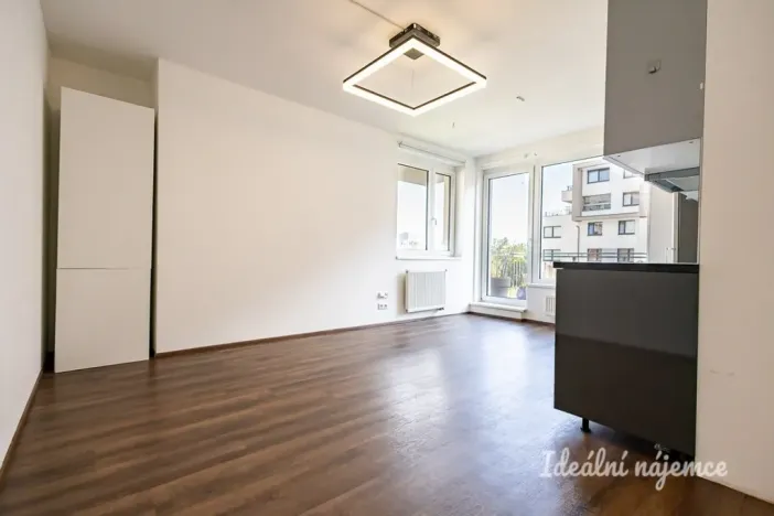 Pronájem bytu 1+kk, Praha - Vysočany, Pod Harfou, 32 m2