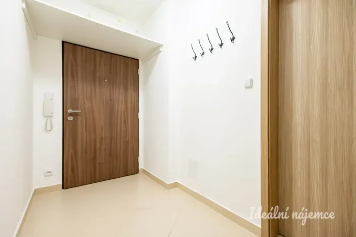 Pronájem bytu 1+kk, Praha - Vysočany, Pod Harfou, 32 m2