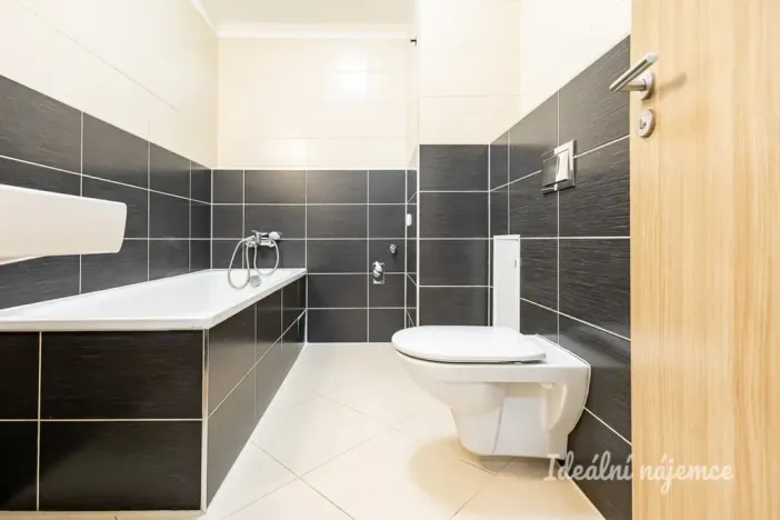 Pronájem bytu 1+kk, Praha - Vysočany, Pod Harfou, 32 m2