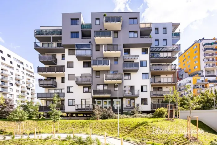 Pronájem bytu 1+kk, Praha - Vysočany, Pod Harfou, 32 m2