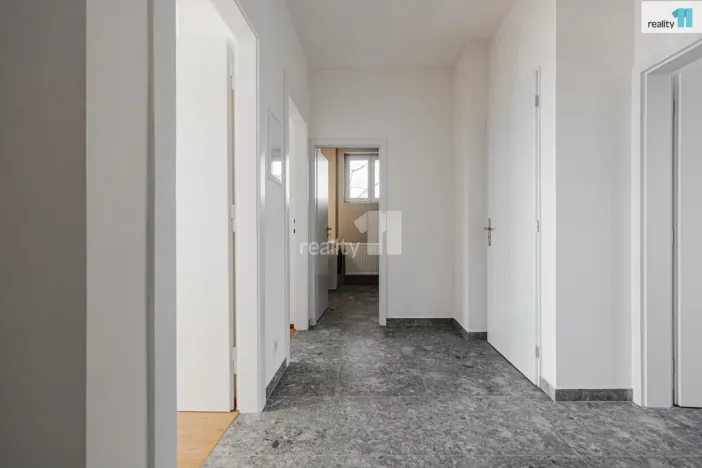Pronájem atypického bytu, Praha - Strašnice, U krbu, 25 m2