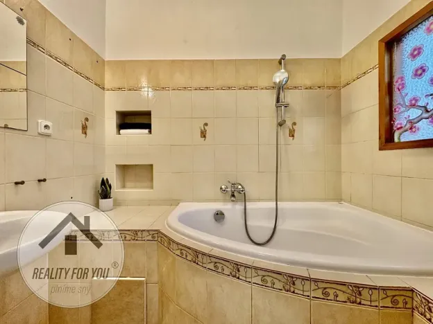 Prodej bytu 2+1, Praha - Libeň, náměstí Dr. Václava Holého, 80 m2