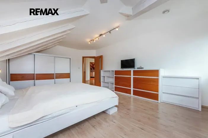 Prodej rodinného domu, Praha - Řeporyje, Havlůjové, 300 m2