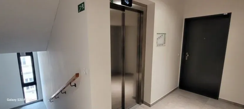 Pronájem bytu 1+kk, Praha - Žižkov, Krásova, 45 m2