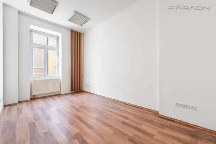 Pronájem kanceláře, Praha - Žižkov, 100 m2