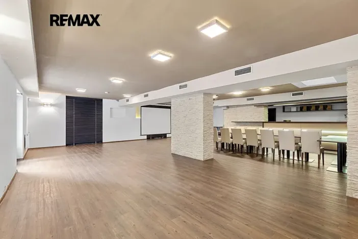Prodej obchodního prostoru, Plzeň, Částkova, 388 m2