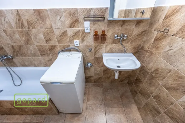 Pronájem bytu 2+kk, Praha, Osadní, 46 m2