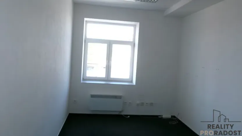 Pronájem kanceláře, Brno - Zábrdovice, 630 m2