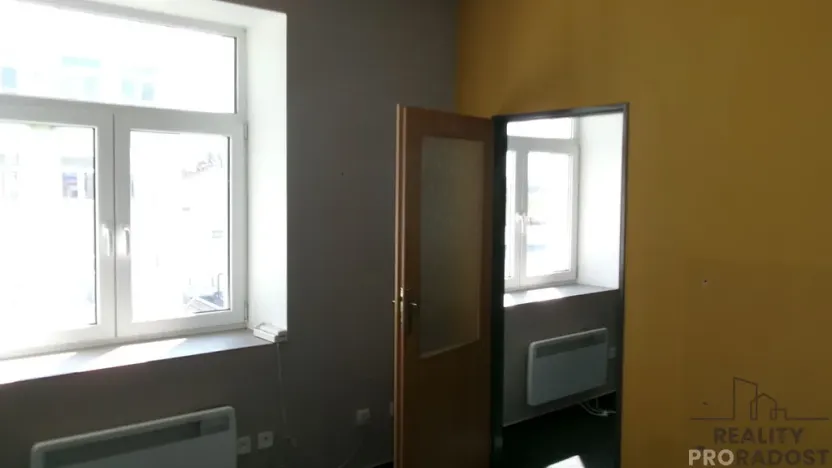 Pronájem kanceláře, Brno - Zábrdovice, 630 m2
