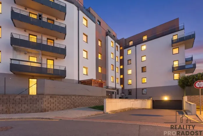 Pronájem bytu 1+kk, Praha - Letňany, Škrábkových, 39 m2