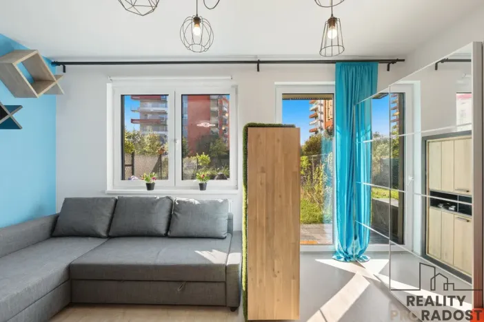 Pronájem bytu 1+kk, Praha - Letňany, Škrábkových, 39 m2