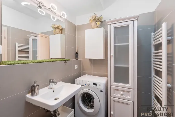 Pronájem bytu 1+kk, Praha - Letňany, Škrábkových, 39 m2