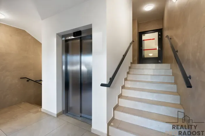 Pronájem bytu 1+kk, Praha - Letňany, Škrábkových, 39 m2