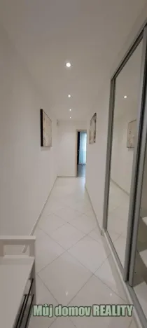 Pronájem bytu 2+1, Praha - Žižkov, Olšanská, 79 m2