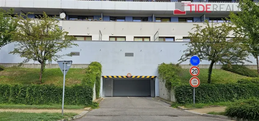 Prodej garážového stání, Praha - Vokovice, Irská, 21 m2
