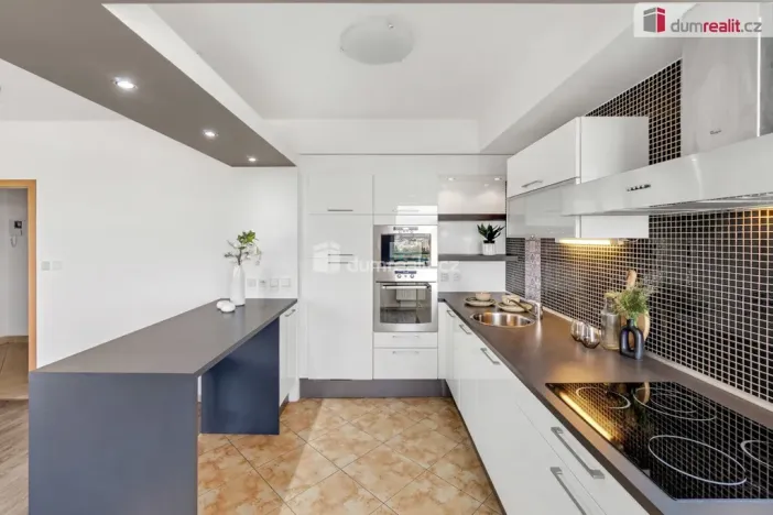 Prodej bytu 2+kk, Praha - Horní Měcholupy, Padovská, 65 m2