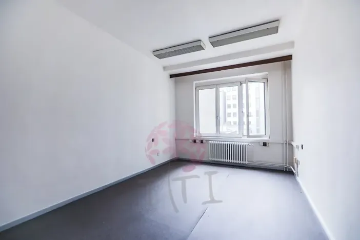 Pronájem kanceláře, Praha - Karlín, Thámova, 153 m2
