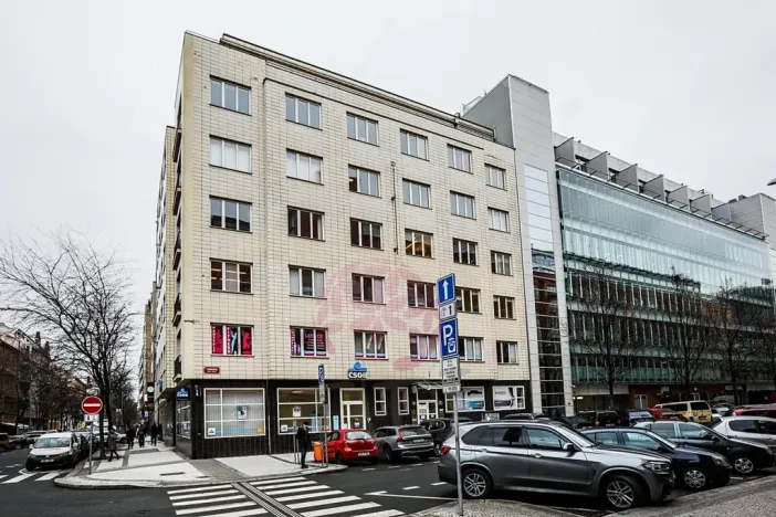 Pronájem kanceláře, Praha - Karlín, Thámova, 153 m2