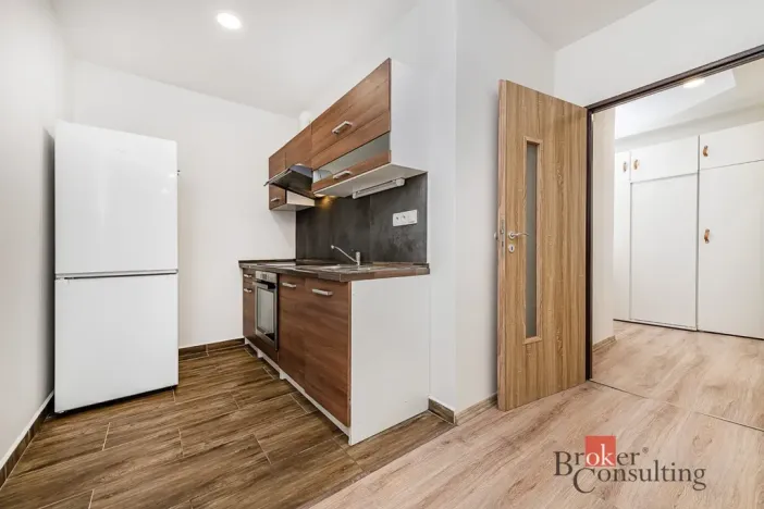 Pronájem bytu 2+kk, Praha - Kobylisy, Chabařovická, 47 m2