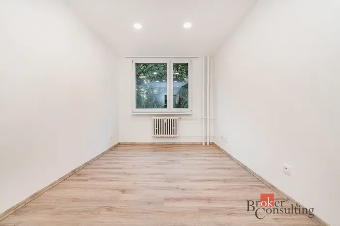 Pronájem bytu 2+kk, Praha - Kobylisy, Chabařovická, 47 m2