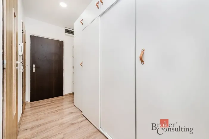 Pronájem bytu 2+kk, Praha - Kobylisy, Chabařovická, 47 m2