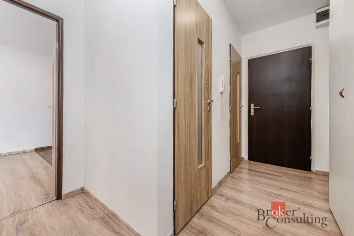 Pronájem bytu 2+kk, Praha - Kobylisy, Chabařovická, 47 m2