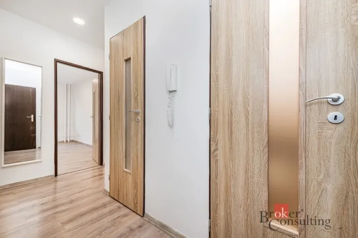 Pronájem bytu 2+kk, Praha - Kobylisy, Chabařovická, 47 m2