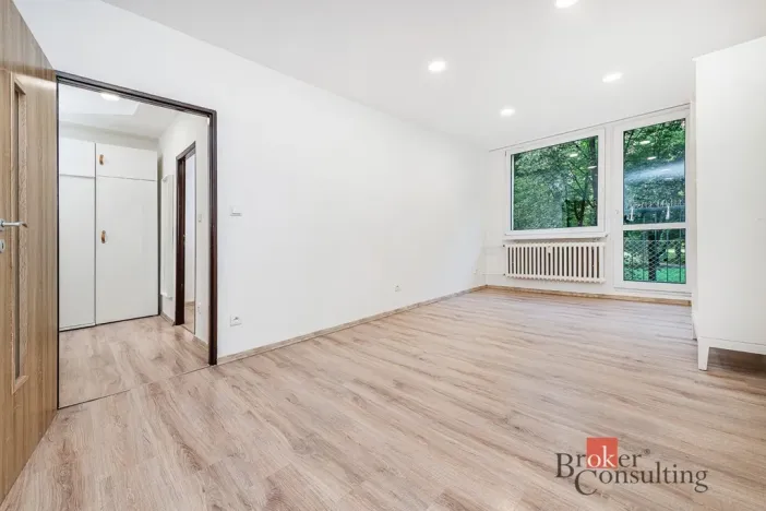 Pronájem bytu 2+kk, Praha - Kobylisy, Chabařovická, 47 m2