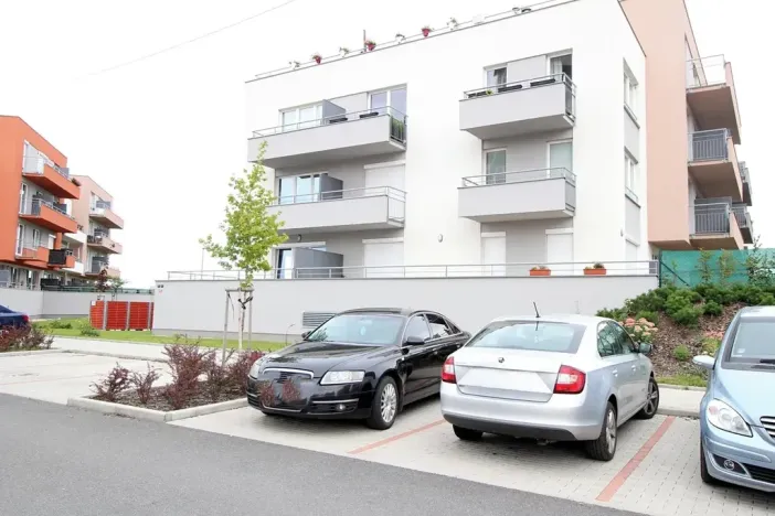 Pronájem bytu 1+kk, Praha - Letňany, Hlučkova, 38 m2