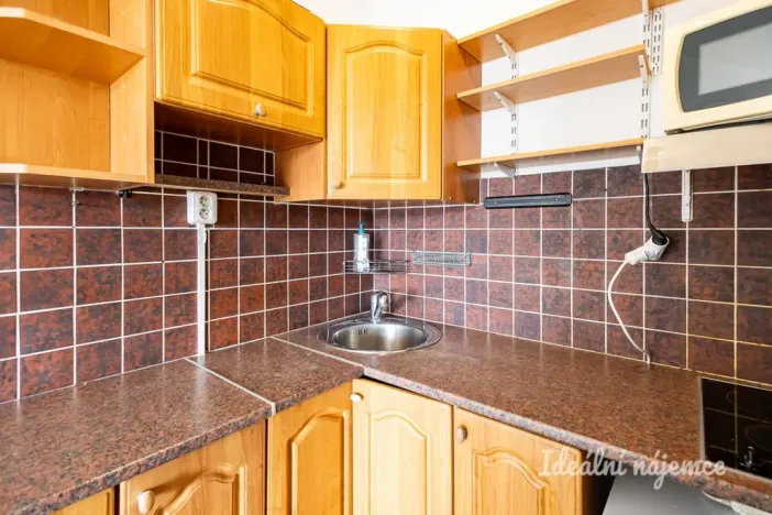 Pronájem bytu 1+kk, Praha - Prosek, Vysočanská, 36 m2