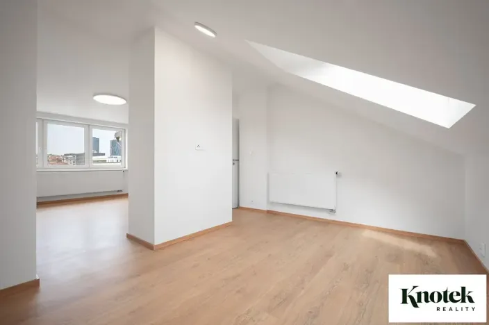Pronájem kanceláře, Brno, Štefánikova, 400 m2