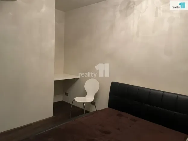 Pronájem bytu 2+kk, Praha - Kobylisy, Služská, 46 m2