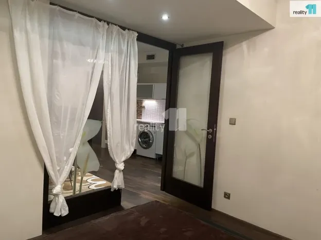 Pronájem bytu 2+kk, Praha - Kobylisy, Služská, 46 m2
