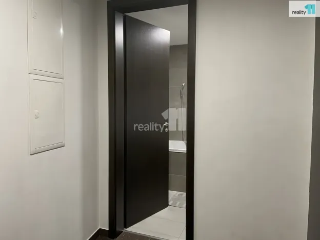 Pronájem bytu 2+kk, Praha - Kobylisy, Služská, 46 m2