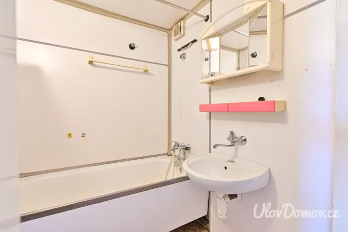 Prodej bytu 4+1, Praha - Lhotka, Toušeňská, 77 m2