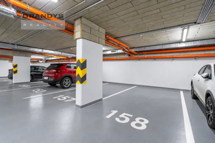 Prodej garážového stání, Praha, Oty Bubeníčka, 15 m2