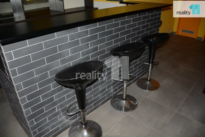 Pronájem komerční nemovitosti, Karlovy Vary - Dvory, Chebská, 34 m2
