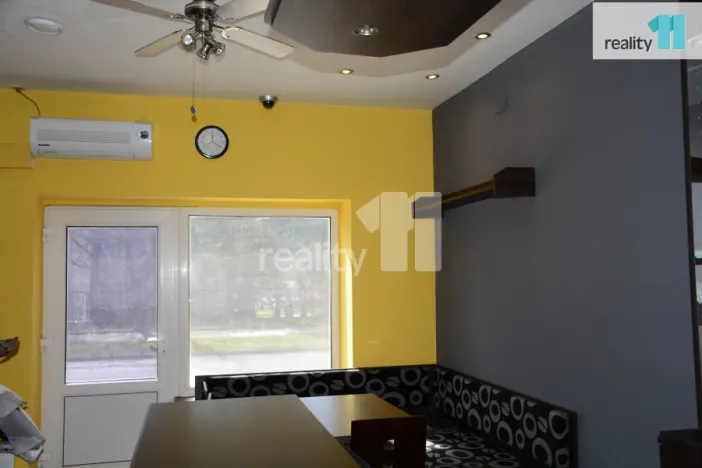 Pronájem komerční nemovitosti, Karlovy Vary - Dvory, Chebská, 34 m2