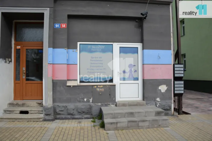 Pronájem komerční nemovitosti, Karlovy Vary - Dvory, Chebská, 34 m2