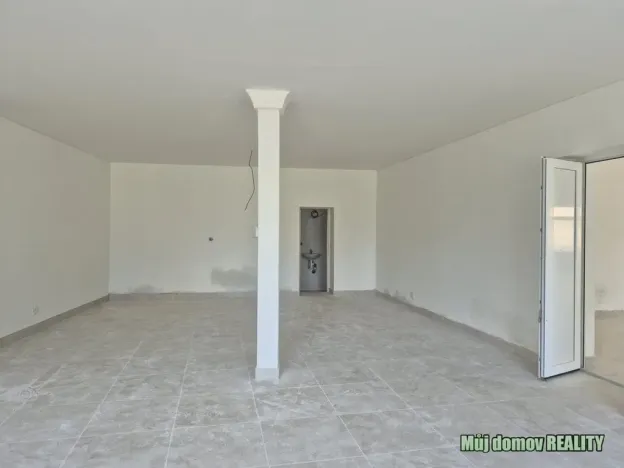 Pronájem obchodního prostoru, Žatec, Husitské náměstí, 300 m2