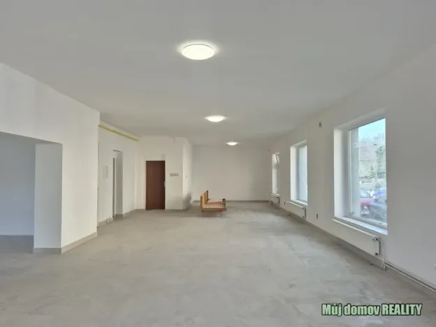 Pronájem obchodního prostoru, Žatec, Husitské náměstí, 300 m2