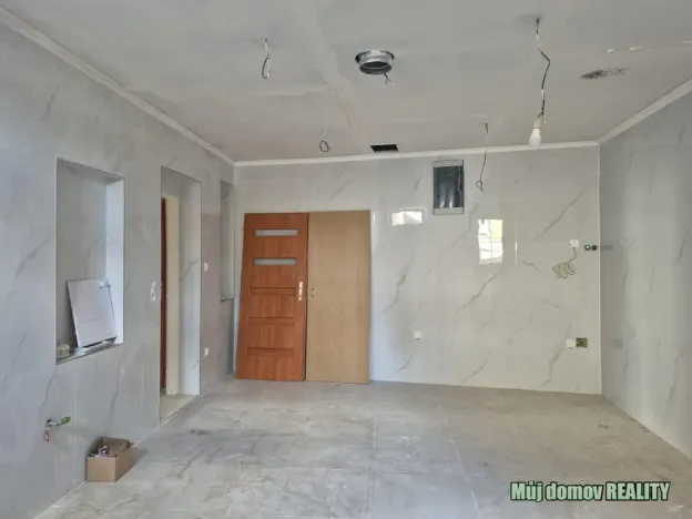 Pronájem obchodního prostoru, Žatec, Husitské náměstí, 300 m2
