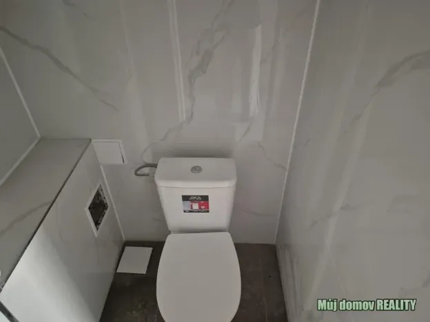 Pronájem obchodního prostoru, Žatec, Husitské náměstí, 300 m2