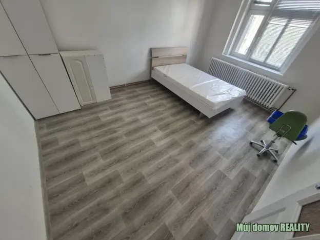 Pronájem obchodního prostoru, Žatec, Husitské náměstí, 300 m2