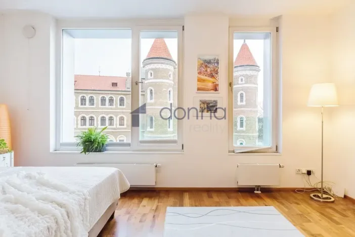 Pronájem bytu 1+kk, Praha, Švédská, 43 m2