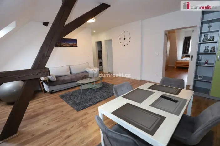 Prodej bytu 3+1, Cheb, Svatopluka Čecha, 87 m2