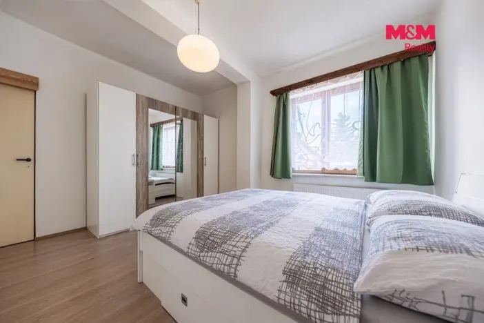 Prodej bytu 2+1, Rožďalovice, Náměstí, 61 m2