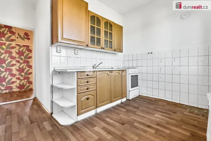 Prodej bytu 3+1, Ostrov, Májová, 69 m2