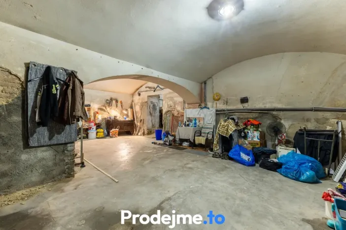Pronájem skladu, Praha - Smíchov, Preslova, 226 m2