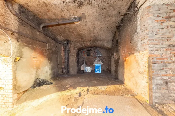 Pronájem skladu, Praha - Smíchov, Preslova, 226 m2